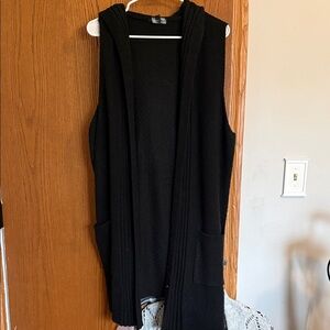Black Sleeveless Hooded Sweater Vest